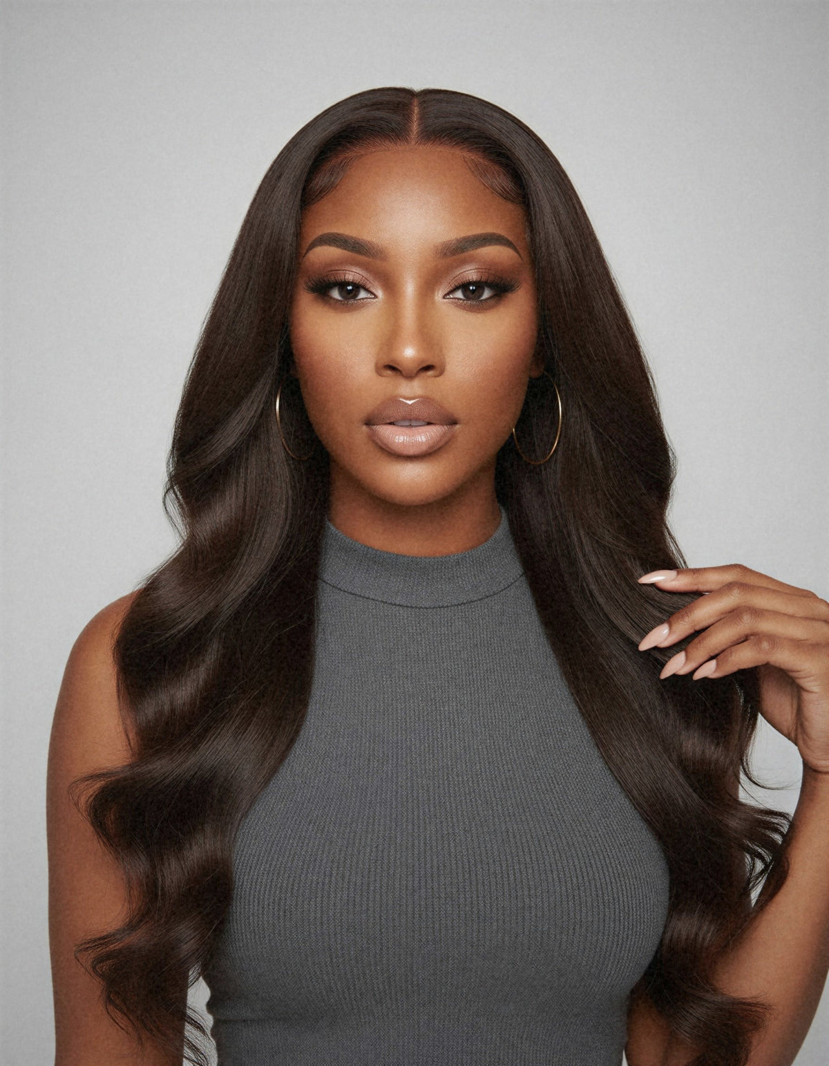 Perruque lace frontale HD 13x4 body wave brun chocolat portée de trois quarts