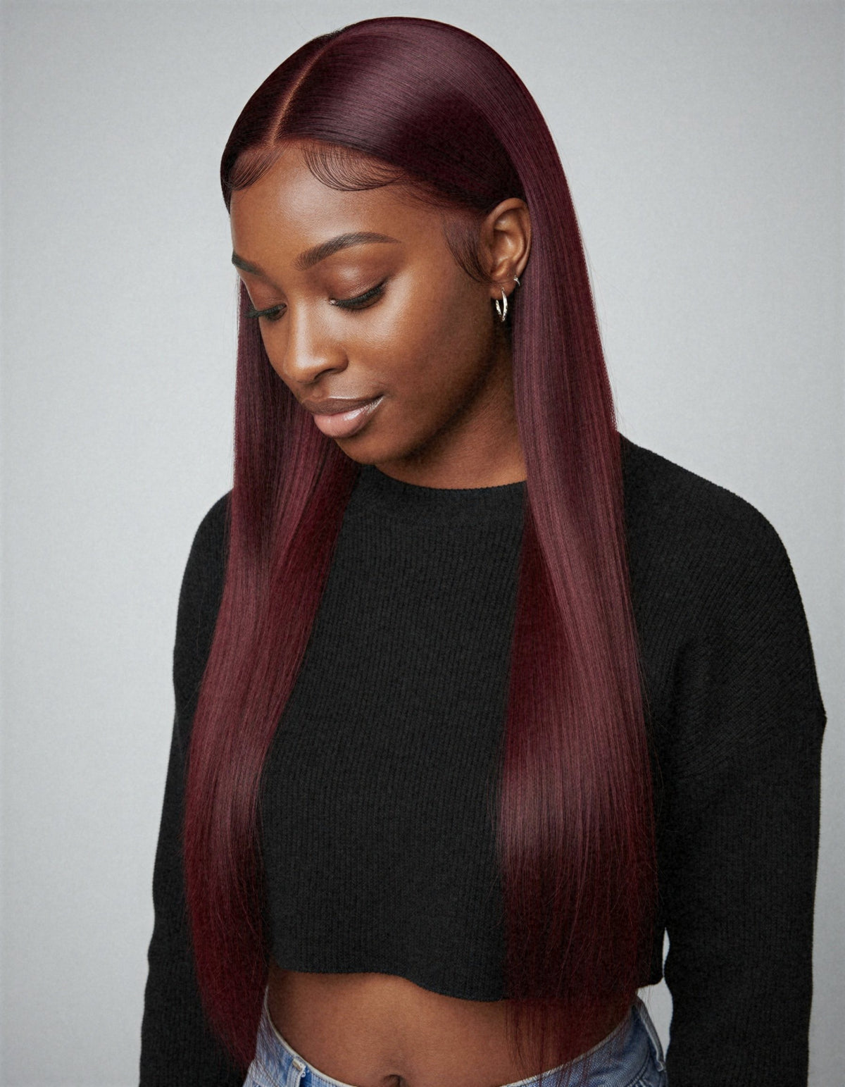 Perruque lace frontale HD 13x4 lisse bordeaux 99J portée de trois quarts